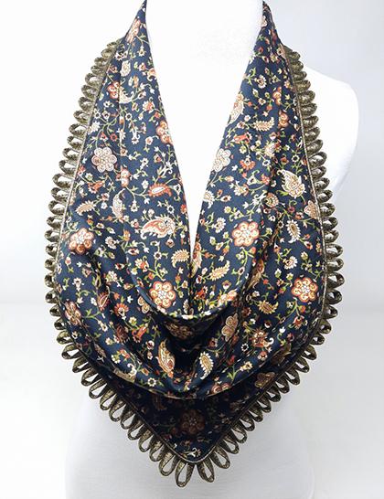 floral-crepe-silk-scalloped-magnetic-scarf